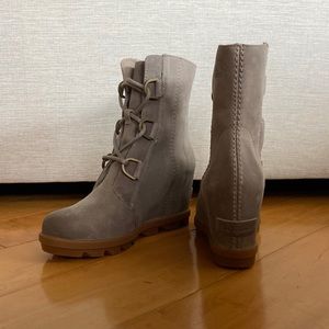 EUC SOREL grey wedge booties.